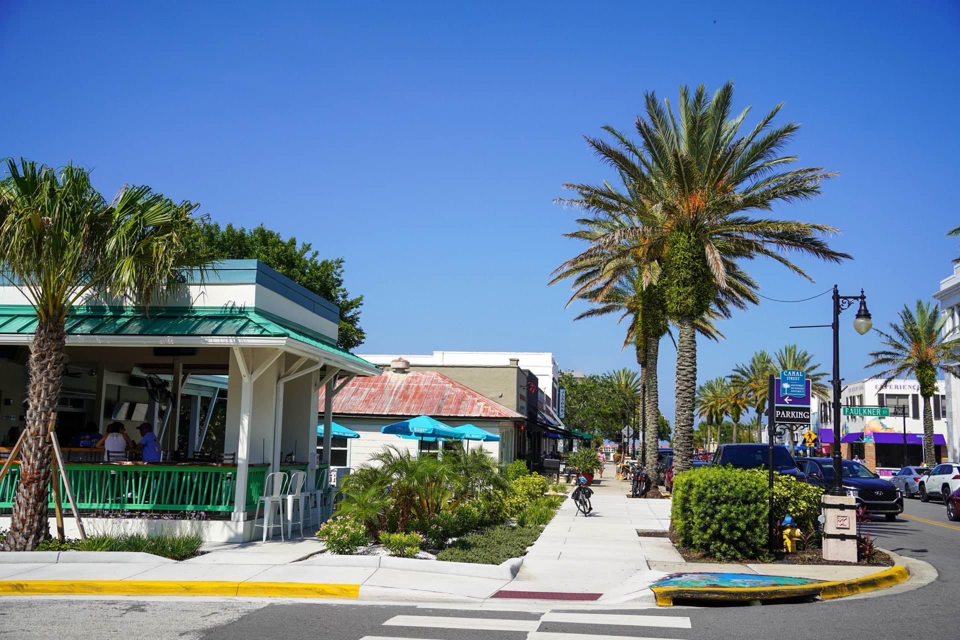 Scenic view of the neighborhood in New Smyrna Beach, Florida — Canal Street Historic District