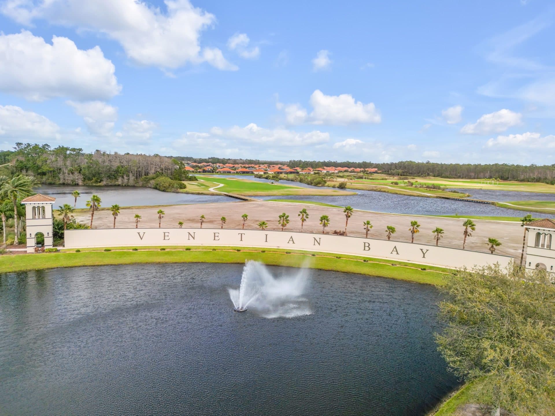 Golf course and lakes at Venetian Bay